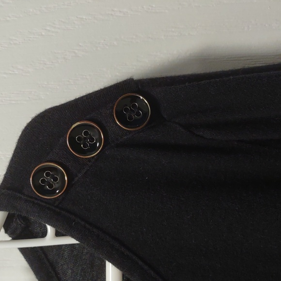 Great everyday shirt with flair - Picture 4 of 5